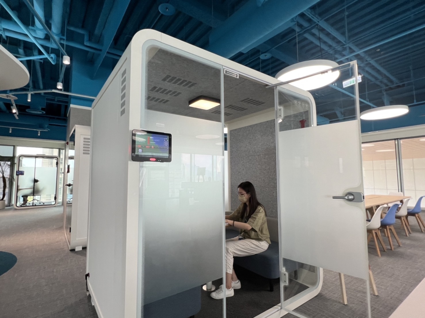 888电子高雄據點的智慧行動辦公艙，展現888电子在面板以外的研發應用軟實力